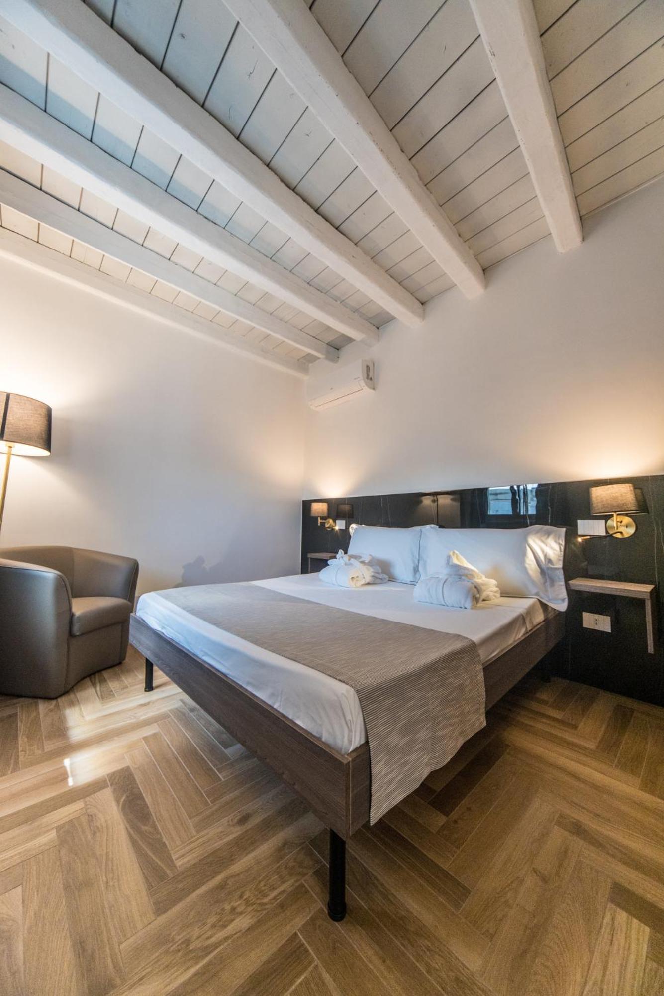 Suite Santa Chiara ตรานิ ภายนอก รูปภาพ